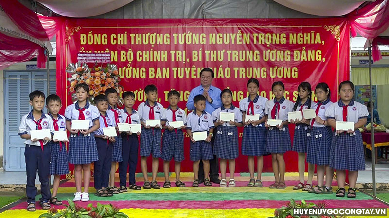 thuong tuong nguyen trong nghia tham go cong tay (2)