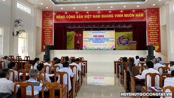 Phòng Văn hóa và Thông tin huyện tổ chức Hội nghị tập huấn về công tác gia đình và phòng chống bạo lực gia đình