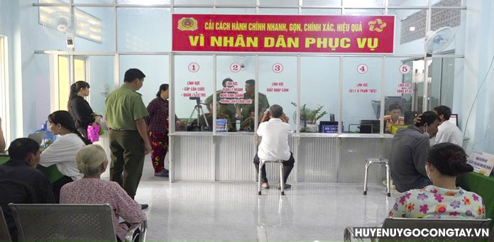 Bộ phận tiếp nhận và trả kết quả thủ tục hành chính Công an huyện Gò Công Tây.