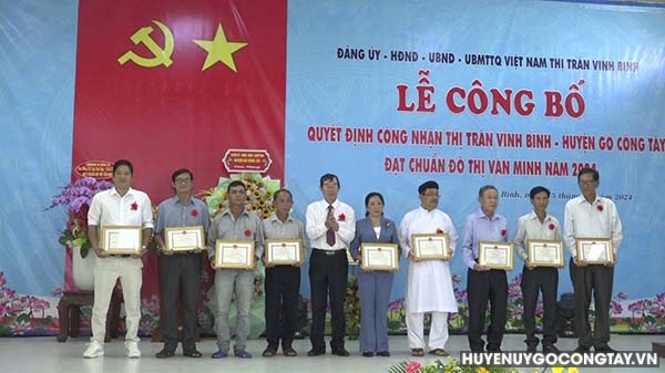 do thi van minh vinh binh huyuein go cong tay (6)