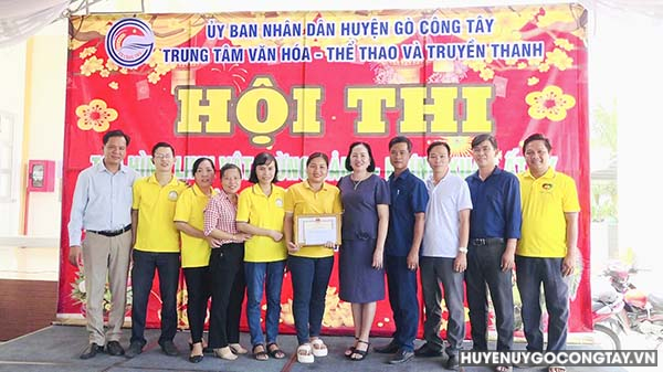 go cong tay hoi thi lam linh vat (1)