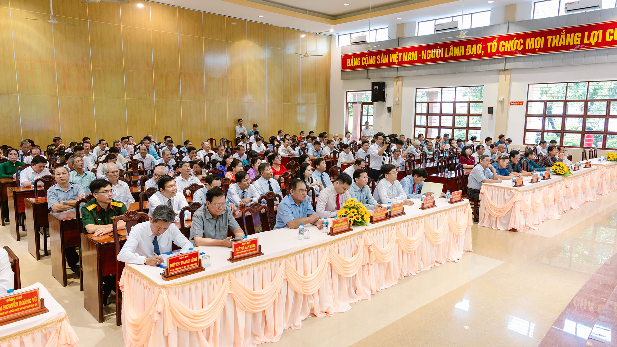 huyen go cong tay hop mat ky niem (13)