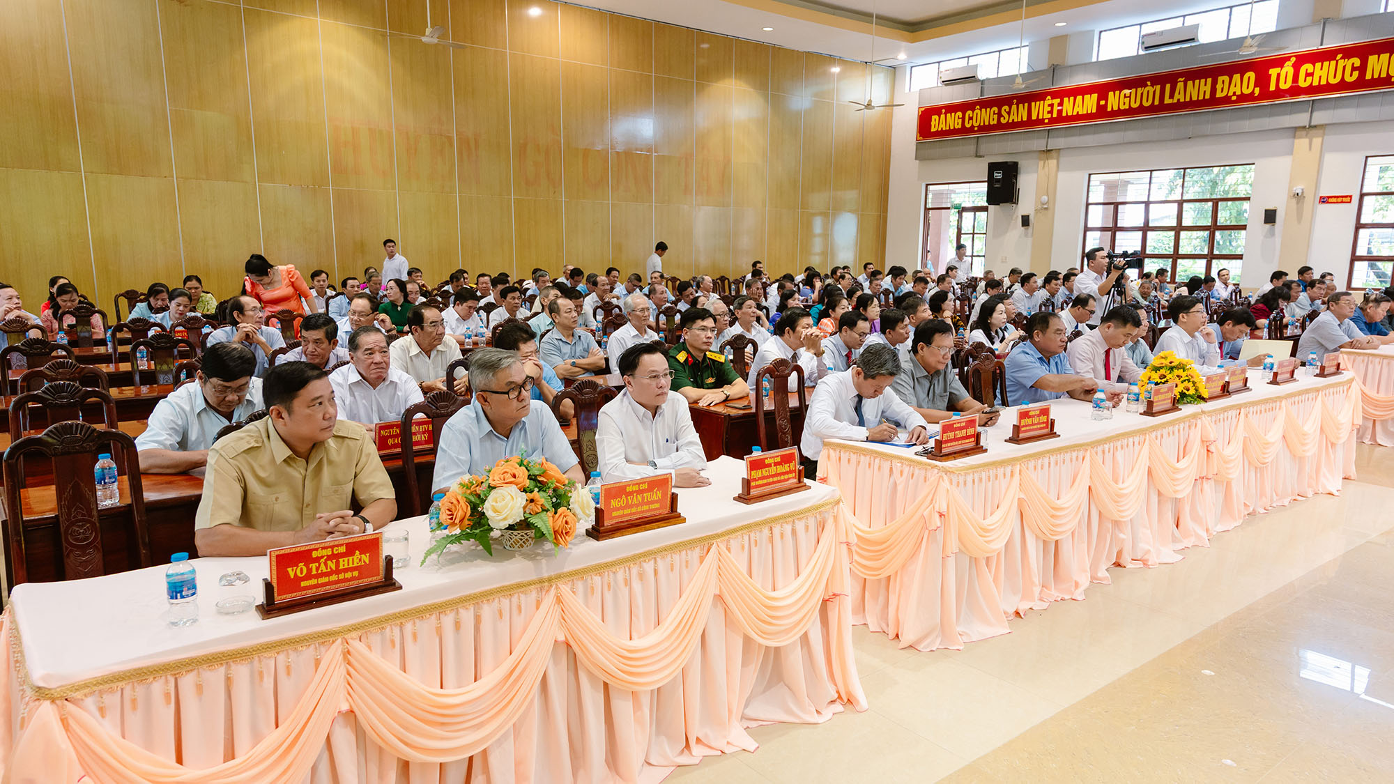 huyen go cong tay hop mat ky niem (14)